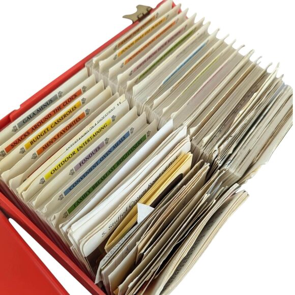 Vintage 1970s Betty Crocker Recipe Box: Retro Handwritten Recipe Collection - Picture 6 of 10